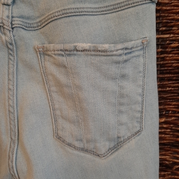 Abercrombie & Fitch 24 x 28 High Rise Distressed Light Wash Denim Skinny Jeans - Picture 4 of 16